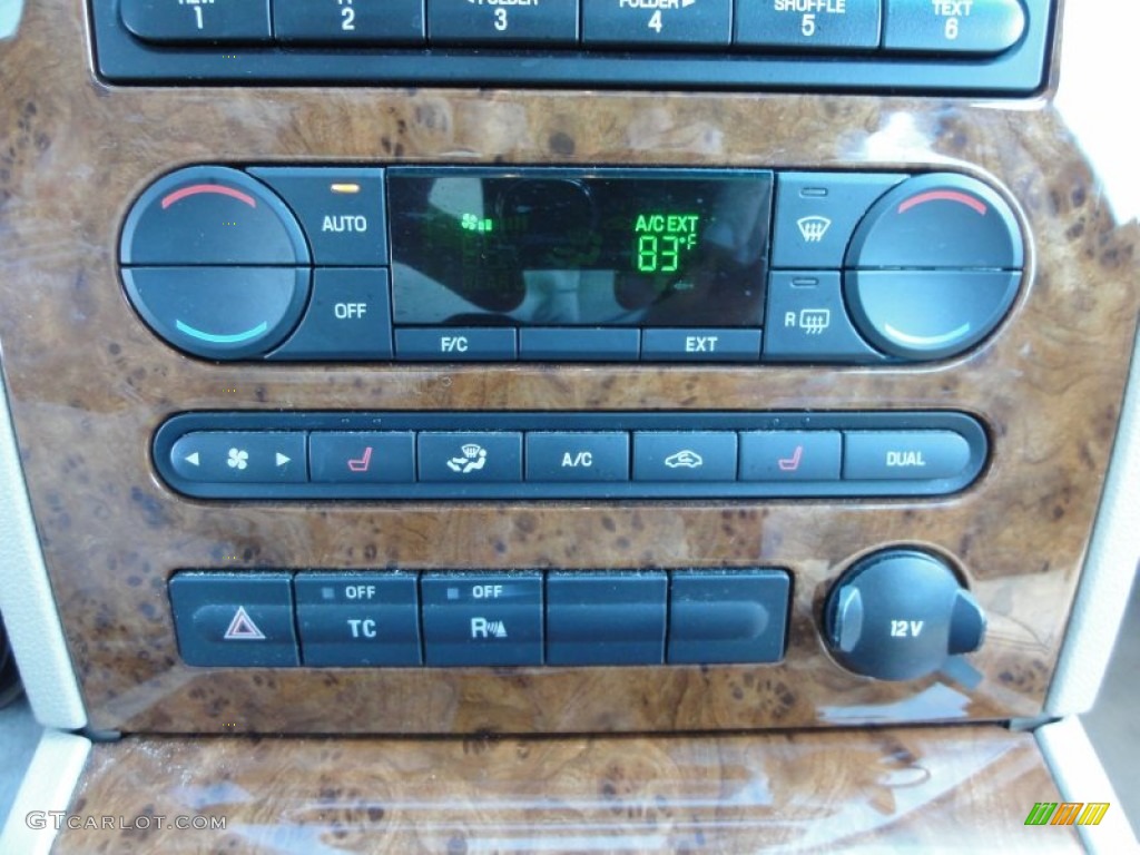 2006 Ford Five Hundred Limited Controls Photo #53611074
