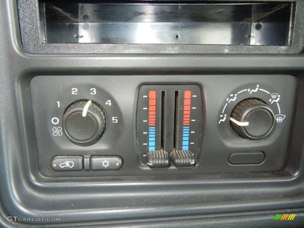 2005 Chevrolet Silverado 1500 LS Extended Cab Controls Photo #53612447
