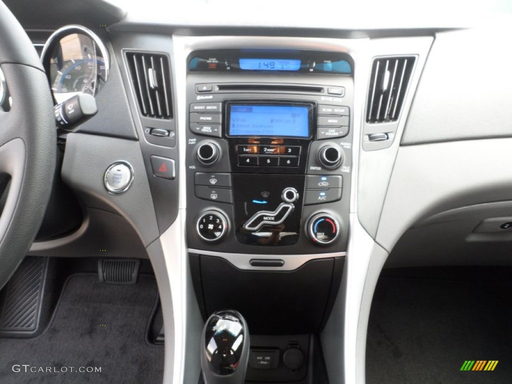 2012 Hyundai Sonata SE Controls Photo #53612849
