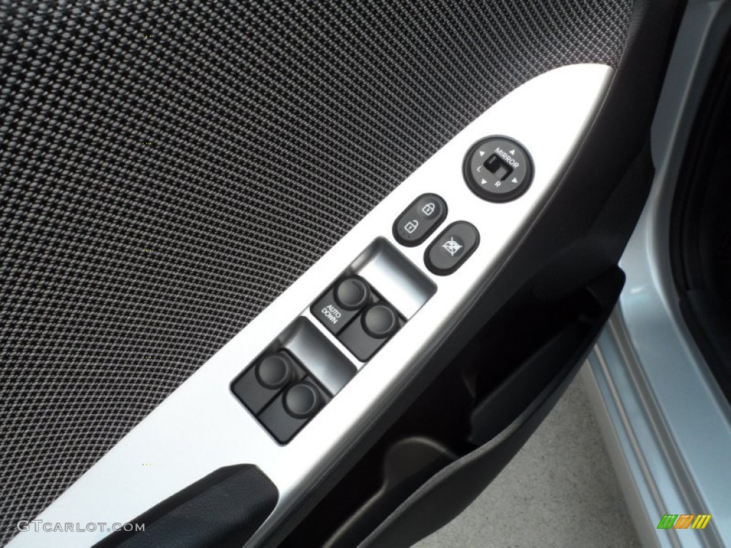 2012 Hyundai Accent GS 5 Door Controls Photo #53614916