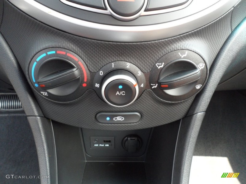 2012 Hyundai Accent GS 5 Door Controls Photo #53614986
