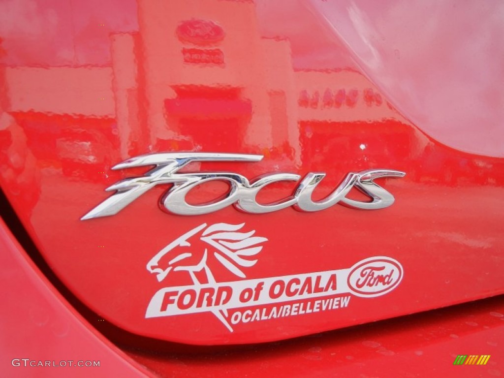 2012 Focus SE Sedan - Race Red / Charcoal Black photo #4
