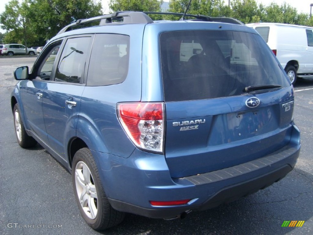 2009 Forester 2.5 X Premium - Newport Blue Pearl / Platinum photo #6