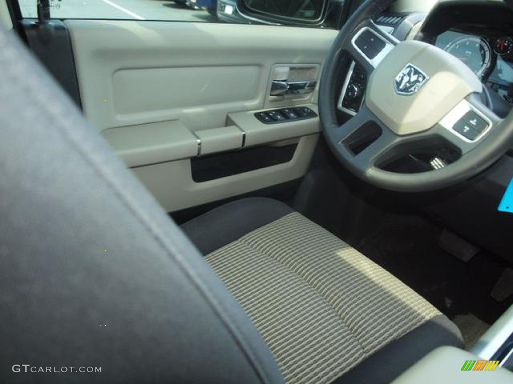 2011 Ram 1500 Big Horn Crew Cab 4x4 - Brilliant Black Crystal Pearl / Light Pebble Beige/Bark Brown photo #10