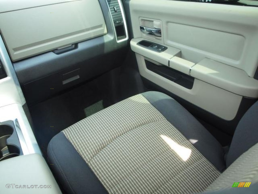 2011 Ram 1500 Big Horn Crew Cab 4x4 - Brilliant Black Crystal Pearl / Light Pebble Beige/Bark Brown photo #12