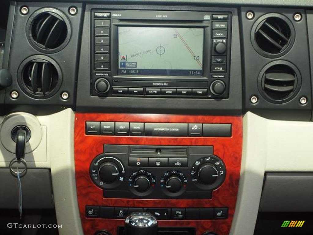 2006 Jeep Commander Limited Controls Photo #53619078