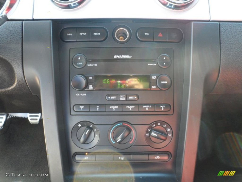 2007 Ford Mustang GT Premium Coupe Audio System Photo #53620263