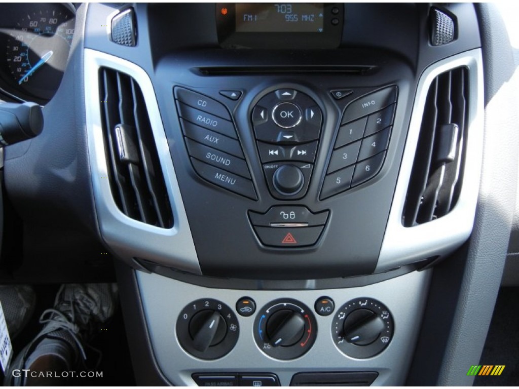 2012 Focus SE Sport Sedan - Blue Candy Metallic / Two-Tone Sport photo #9