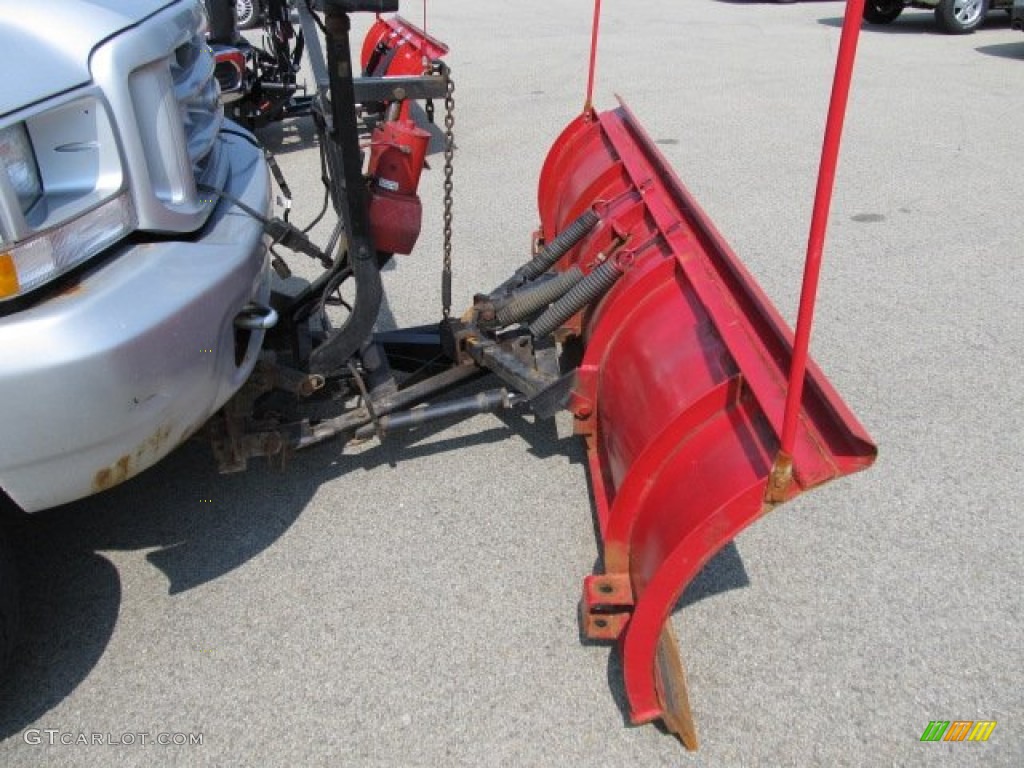 2002 F450 Super Duty Regular Cab 4x4 Plow Truck - Silver Metallic / Medium Graphite photo #4