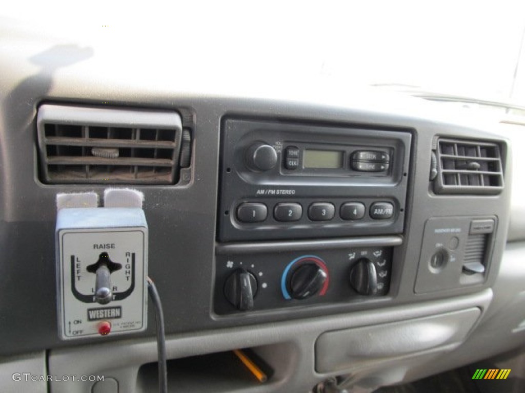 2002 F450 Super Duty Regular Cab 4x4 Plow Truck - Silver Metallic / Medium Graphite photo #20