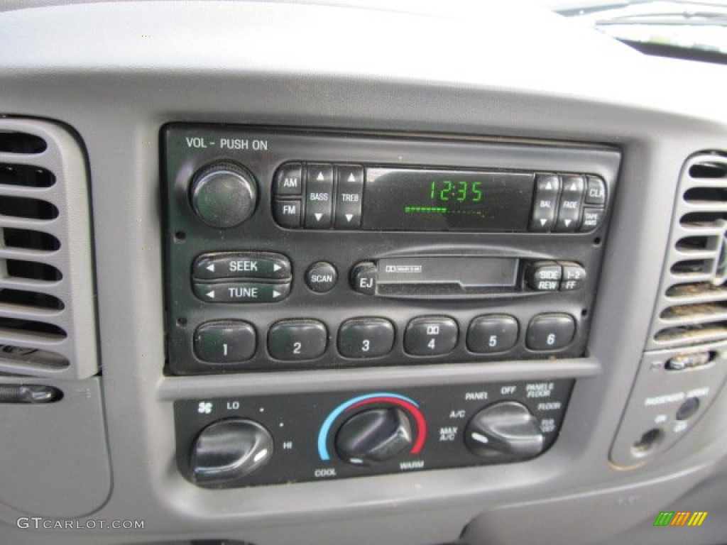2003 Ford F150 XL Regular Cab 4x4 Audio System Photo #53627375