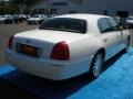 2006 Vibrant White Lincoln Town Car Signature  photo #6