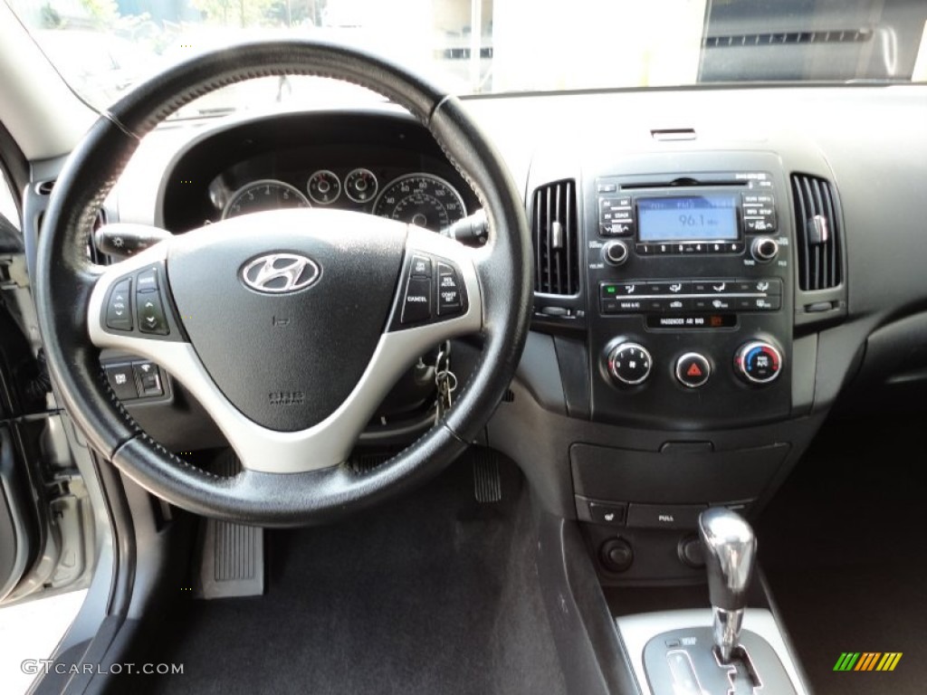 2010 Hyundai Elantra Touring SE Dashboard Photos