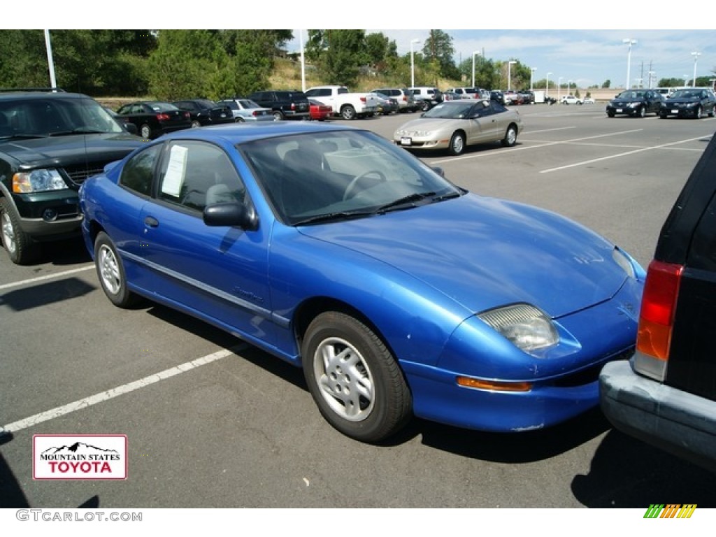 1995 Sunfire SE Coupe - Brilliant Blue Metallic / Gray photo #1