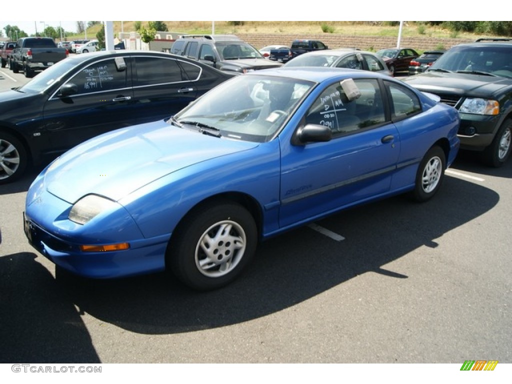 Brilliant Blue Metallic 1995 Pontiac Sunfire SE Coupe Exterior Photo #53631662