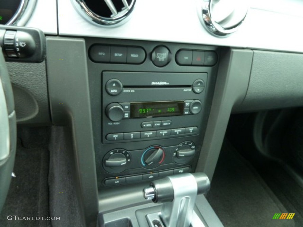 2006 Ford Mustang GT Premium Coupe Audio System Photo #53634524