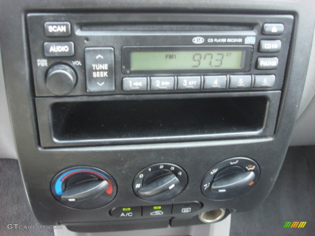 2004 Kia Rio Sedan Audio System Photo #53640927