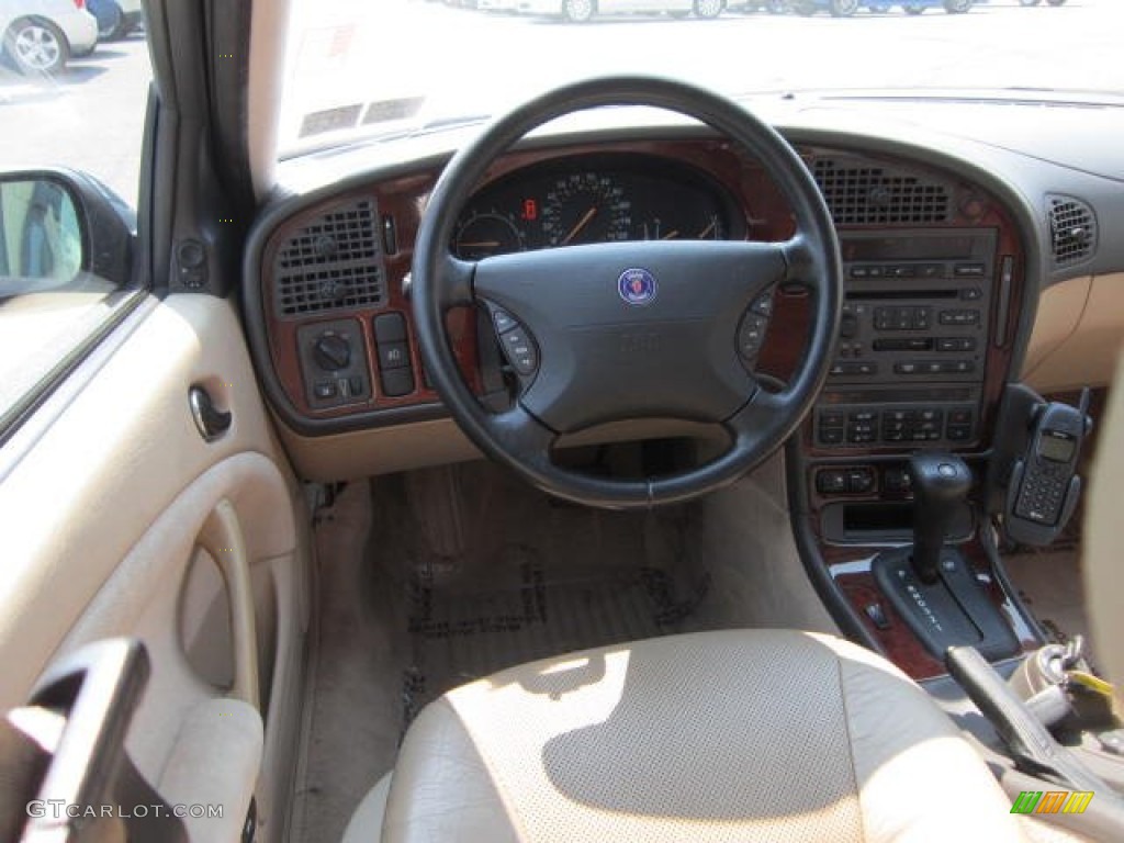 1999 Saab 9-5 2.3T Wagon Dashboard Photos