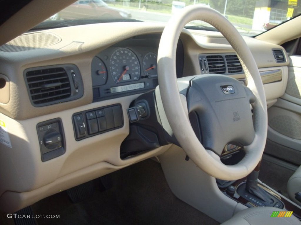 2004 Volvo C70 Low Pressure Turbo Beige Steering Wheel Photo #53643748