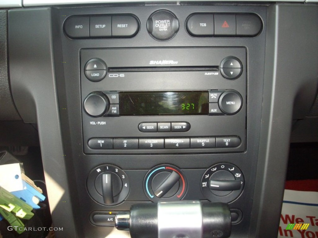 2006 Ford Mustang GT Premium Coupe Audio System Photo #53644192
