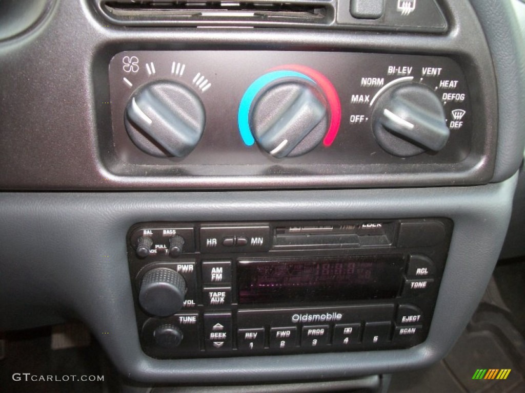 1998 Oldsmobile Achieva SL Controls Photos