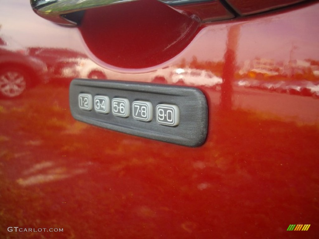 2010 Escape XLT 4WD - Sangria Red Metallic / Charcoal Black photo #10
