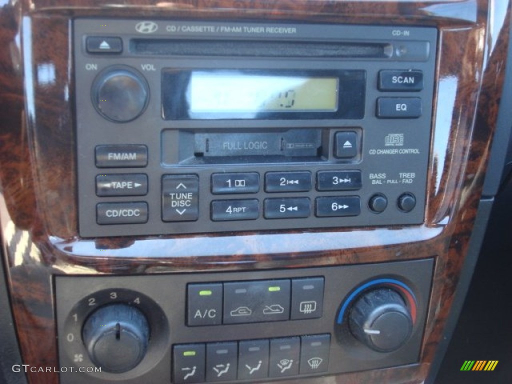 2002 Hyundai Sonata GLS V6 Audio System Photos