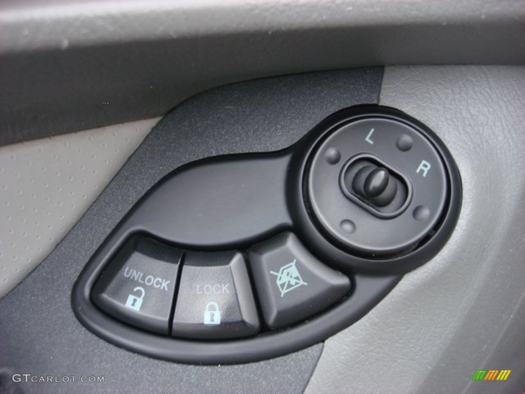 2005 Hyundai Santa Fe LX 3.5 Controls Photo #53646997