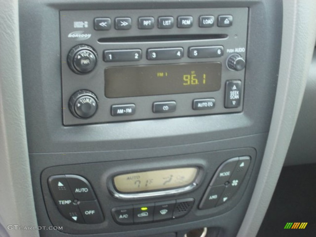 2005 Hyundai Santa Fe LX 3.5 Audio System Photos