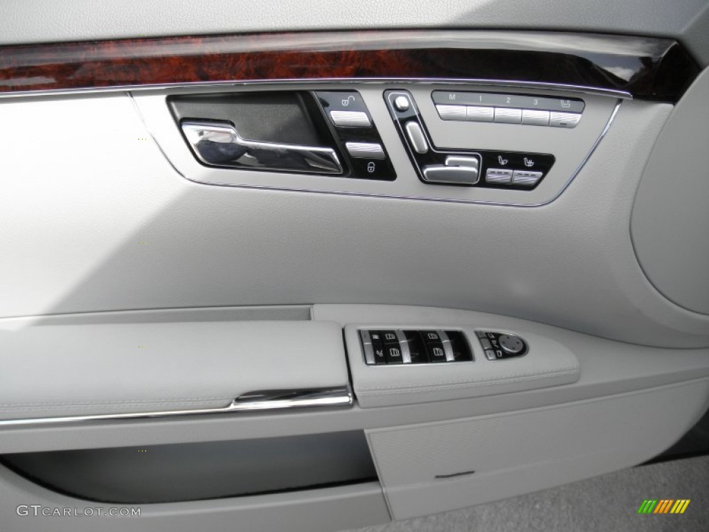 2012 Mercedes-Benz S 550 Sedan Ash/Grey Door Panel Photo #53647752