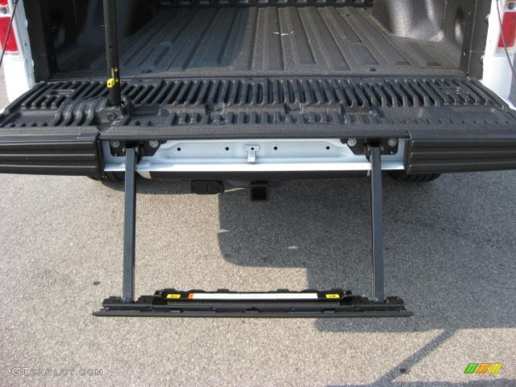 2011 F150 XLT SuperCrew 4x4 - Oxford White / Steel Gray photo #12