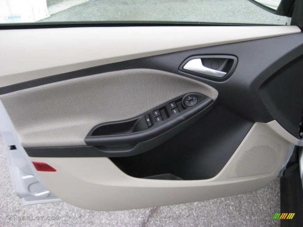 2012 Focus SE Sedan - Ingot Silver Metallic / Stone photo #13