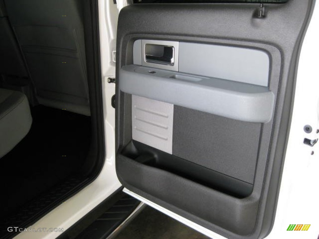 2011 F150 XLT SuperCrew 4x4 - Oxford White / Steel Gray photo #24