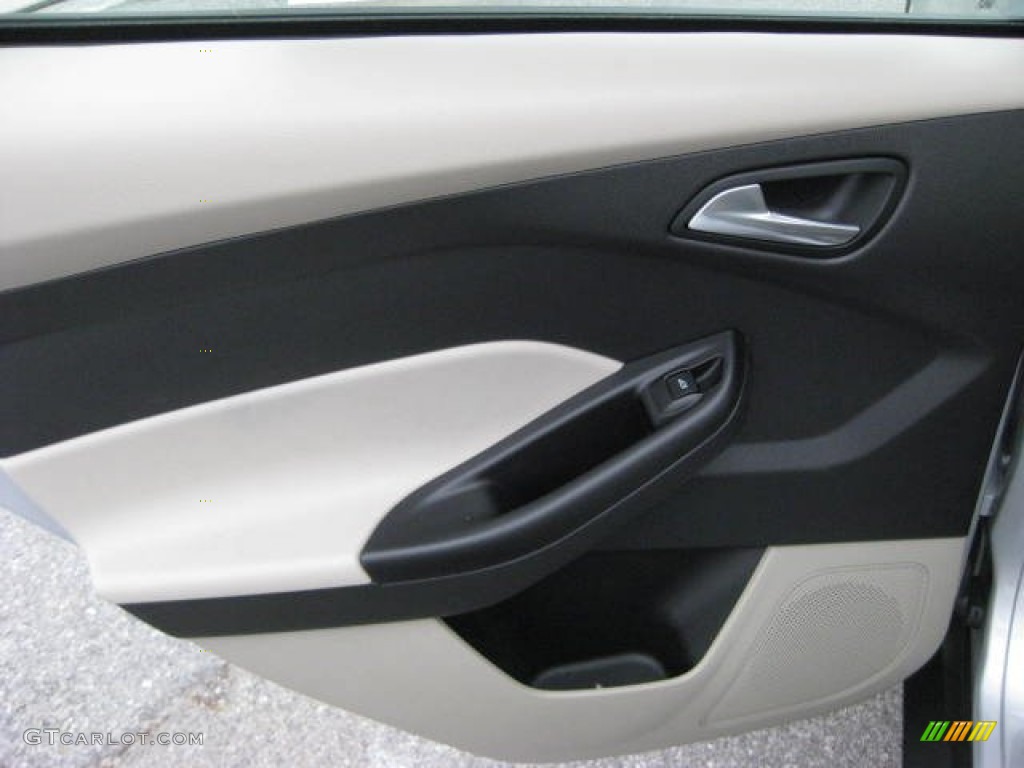 2012 Focus SE Sedan - Ingot Silver Metallic / Stone photo #16