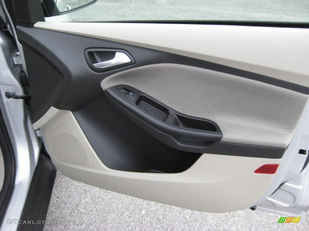2012 Focus SE Sedan - Ingot Silver Metallic / Stone photo #19