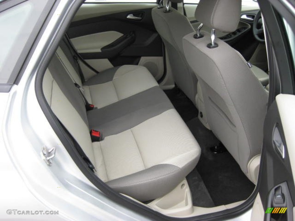 2012 Focus SE Sedan - Ingot Silver Metallic / Stone photo #20