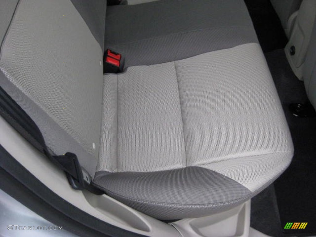 2012 Focus SE Sedan - Ingot Silver Metallic / Stone photo #21