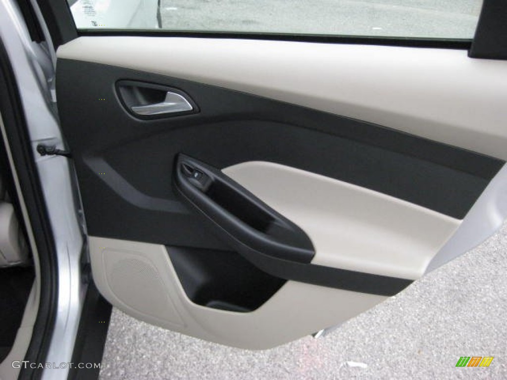 2012 Focus SE Sedan - Ingot Silver Metallic / Stone photo #22