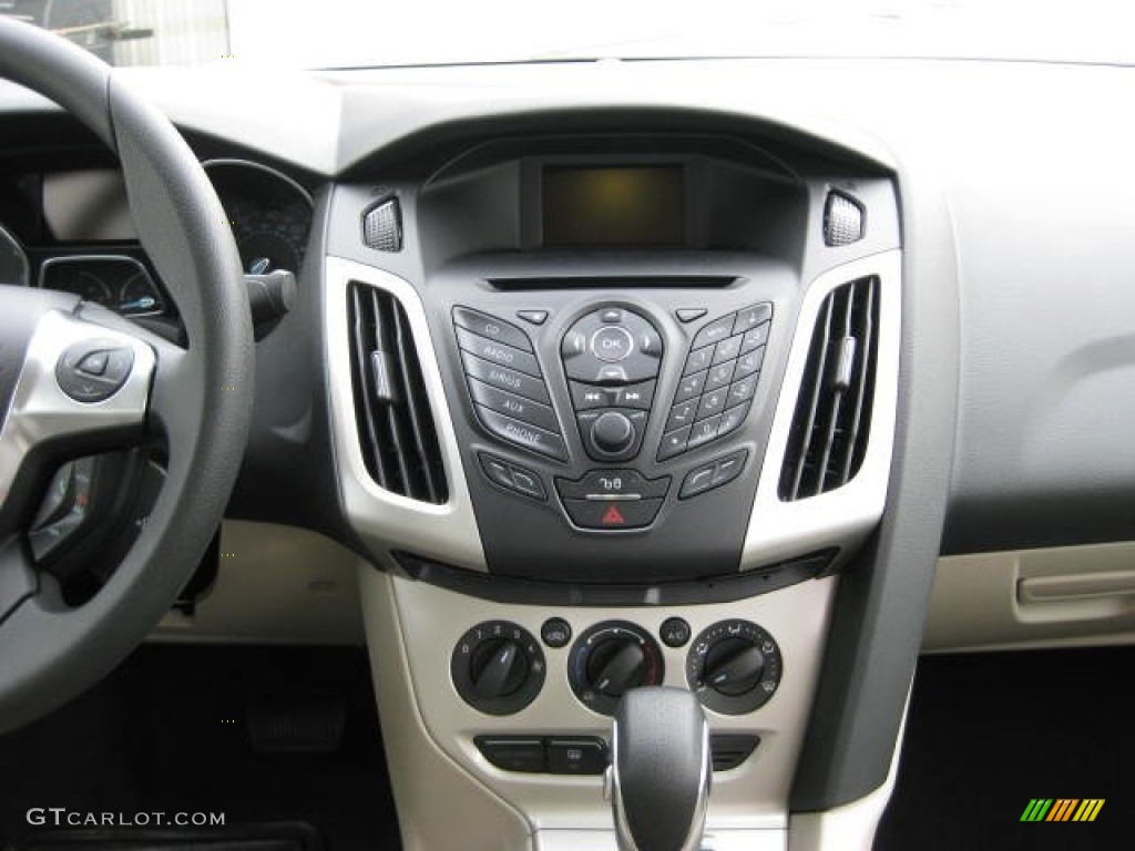 2012 Focus SE Sedan - Ingot Silver Metallic / Stone photo #24