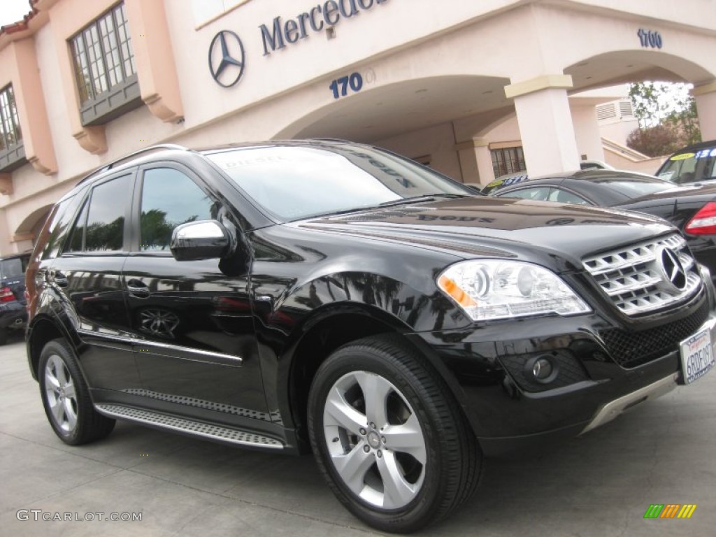 Black Mercedes-Benz ML