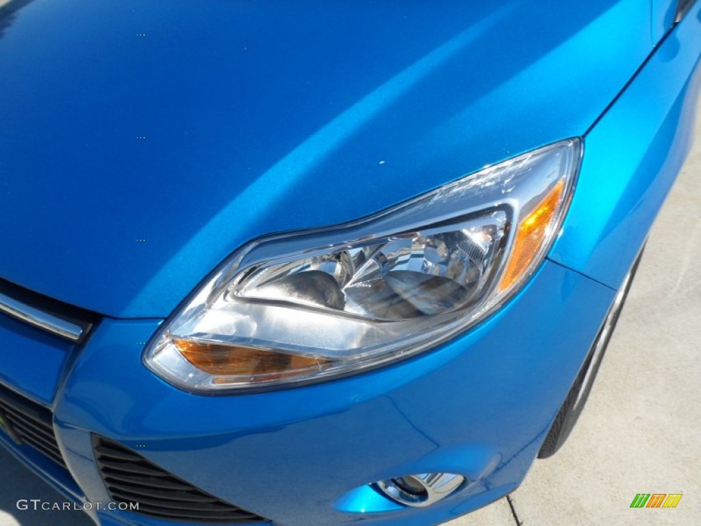 2012 Focus SE 5-Door - Blue Candy Metallic / Charcoal Black photo #9