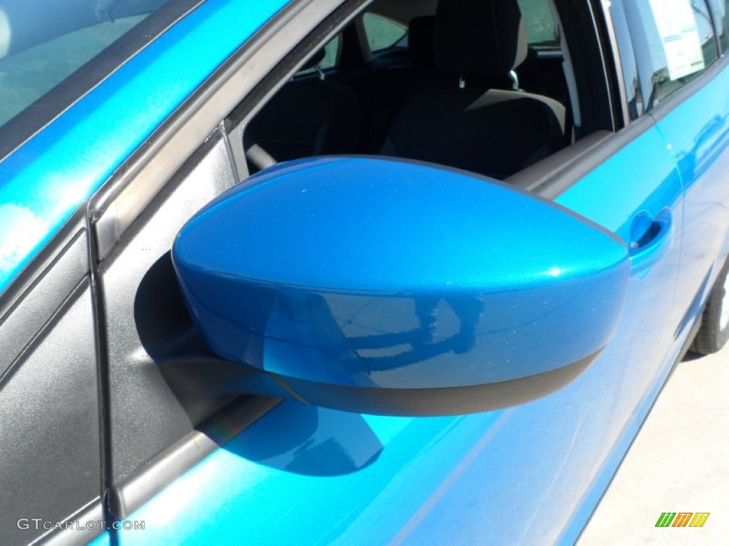 2012 Focus SE 5-Door - Blue Candy Metallic / Charcoal Black photo #11