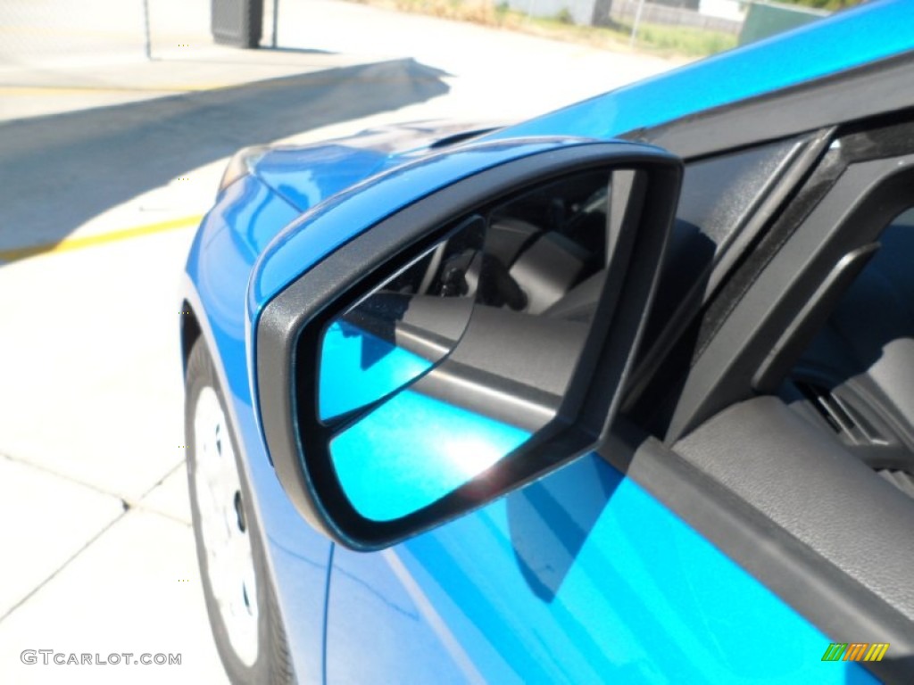 2012 Focus SE 5-Door - Blue Candy Metallic / Charcoal Black photo #12