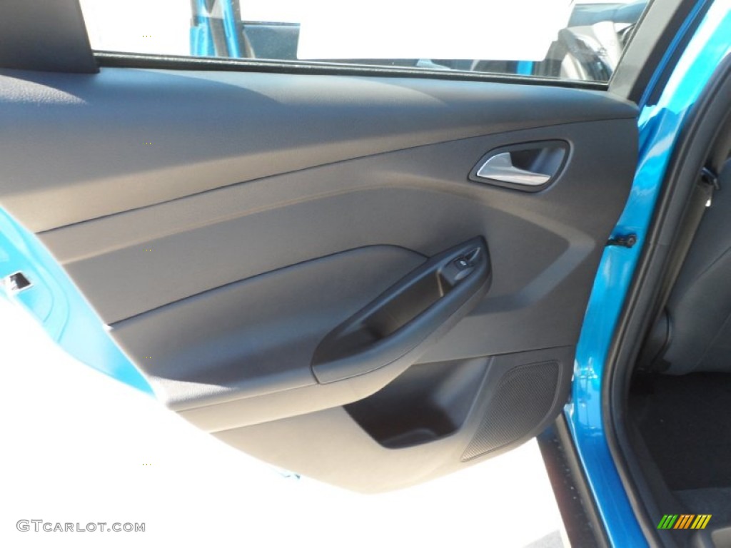 2012 Focus SE 5-Door - Blue Candy Metallic / Charcoal Black photo #21