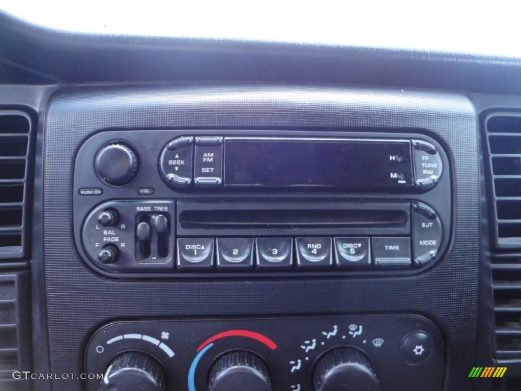 2004 Dodge Dakota SXT Quad Cab 4x4 Audio System Photo #53654398