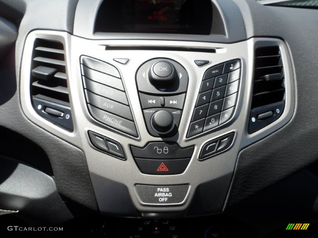 2012 Ford Fiesta SE Hatchback Controls Photo #53654740
