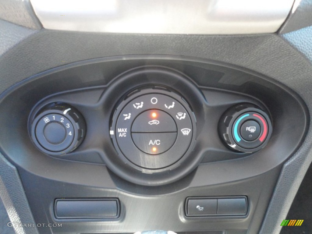 2012 Ford Fiesta SE Hatchback Controls Photo #53654756