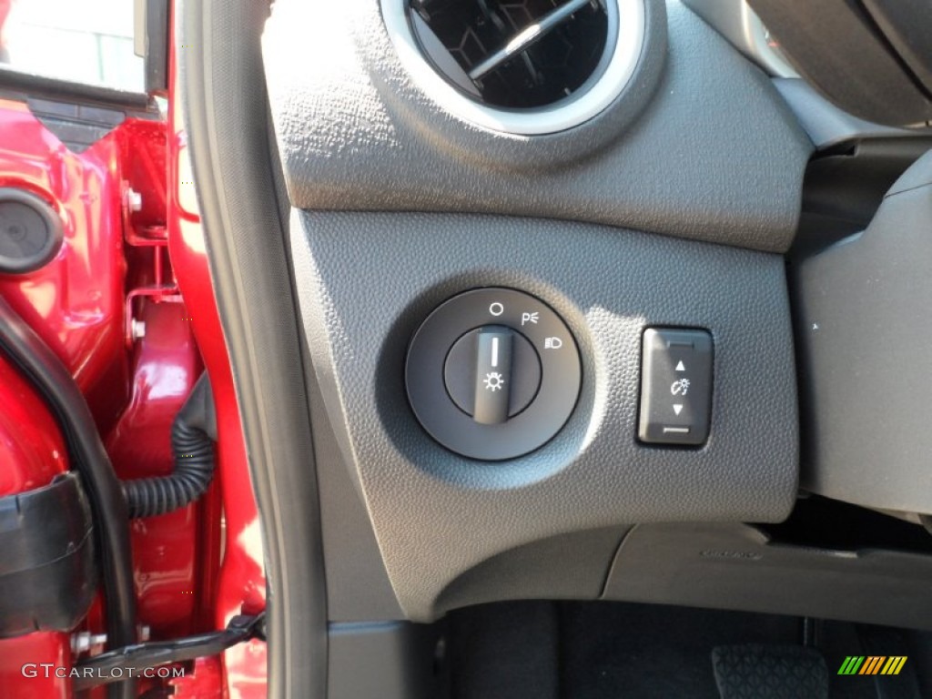 2012 Ford Fiesta SE Hatchback Controls Photo #53654833