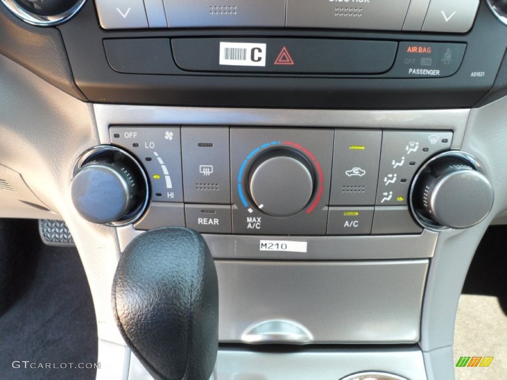 2012 Toyota Highlander Standard Highlander Model Controls Photo #53655329
