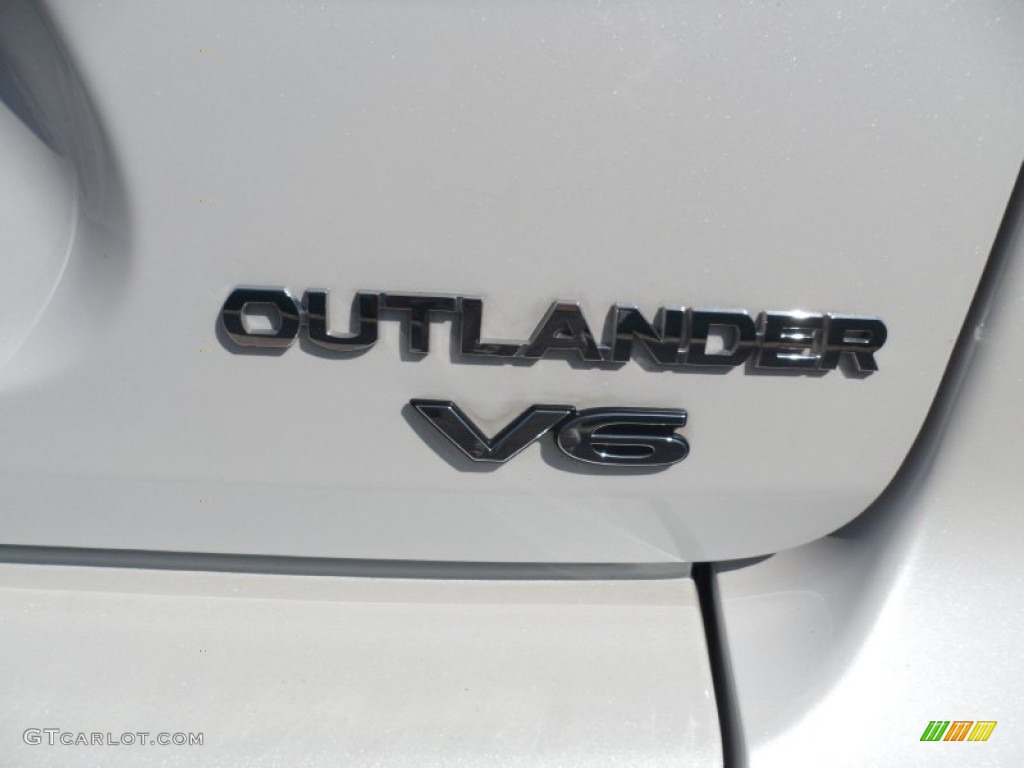 2010 Mitsubishi Outlander XLS Marks and Logos Photo #53656304
